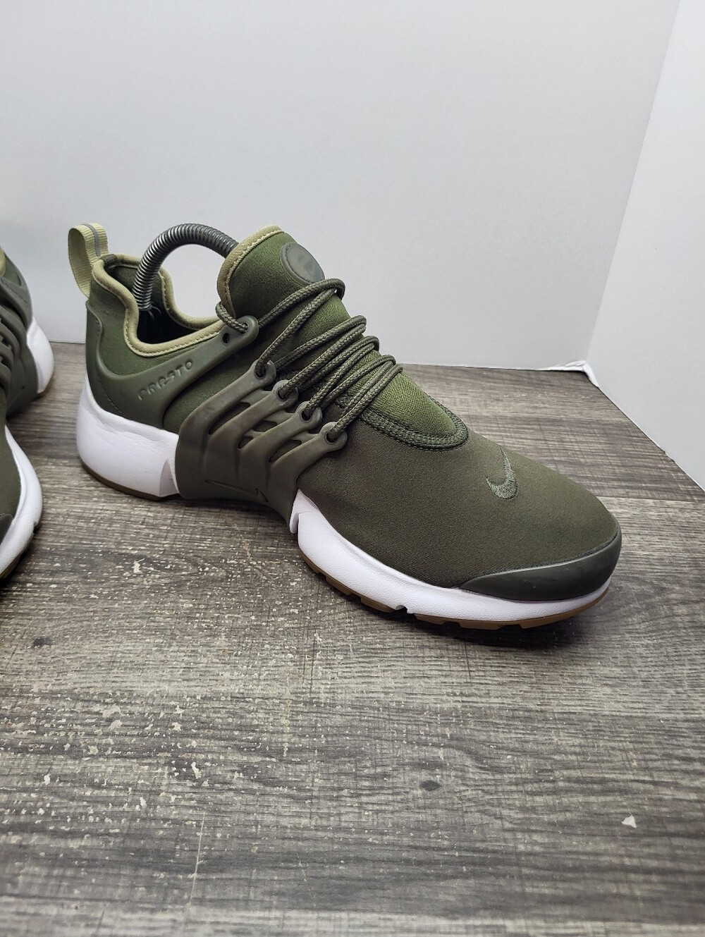 Nike Presto Essential Women Size 10 Olive Green Running Shoes Sneakers - Picture 3 of 10